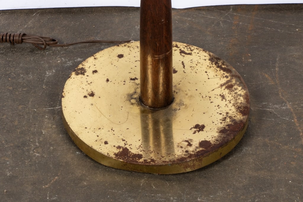 MID-CENTURY WALNUT & BRASS FLOOR LAMP - 5