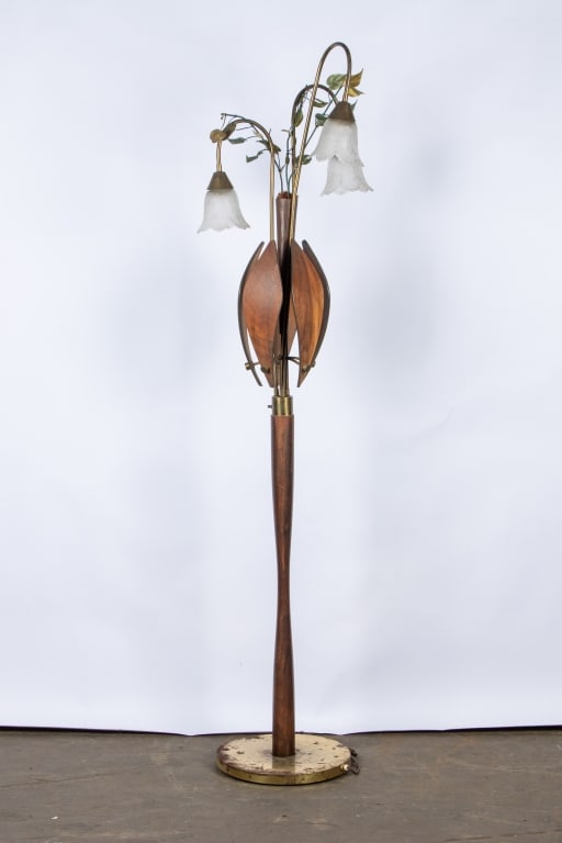 MID-CENTURY WALNUT & BRASS FLOOR LAMP - 6