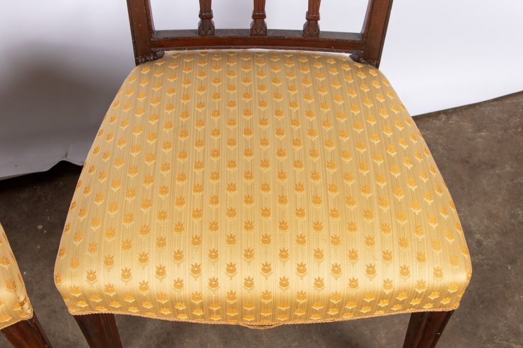 SET OF 4 HEPPLEWHITE STYLE MAHOGANY CHAIRS - 6