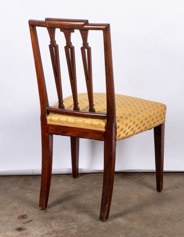 SET OF 4 HEPPLEWHITE STYLE MAHOGANY CHAIRS - 9