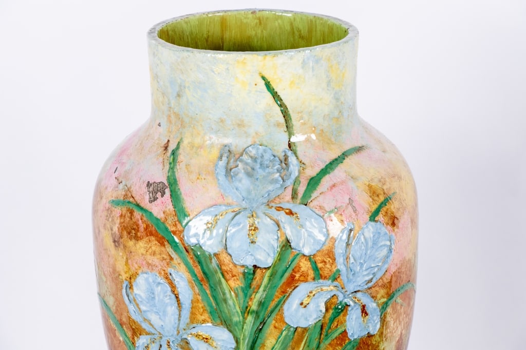 20TH CENTURY HAND-PAINTED VASE ON PEDESTAL - 4