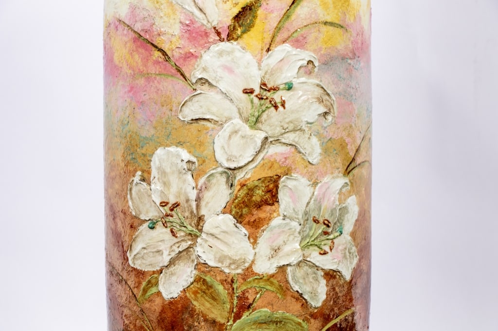 20TH CENTURY HAND-PAINTED VASE ON PEDESTAL - 5