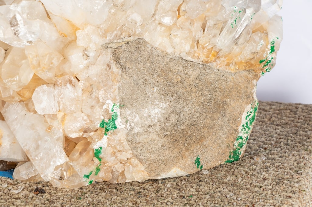 LARGE CRYSTAL CLUSTER SPECIMEN - 10