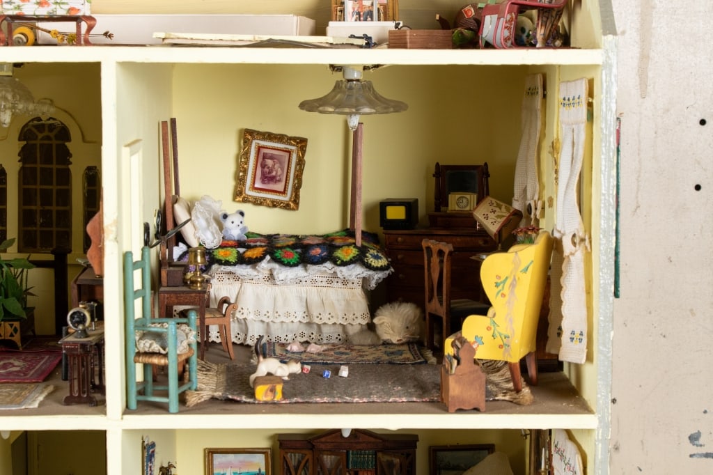 COLONIAL MANSION DOLLHOUSE - 4