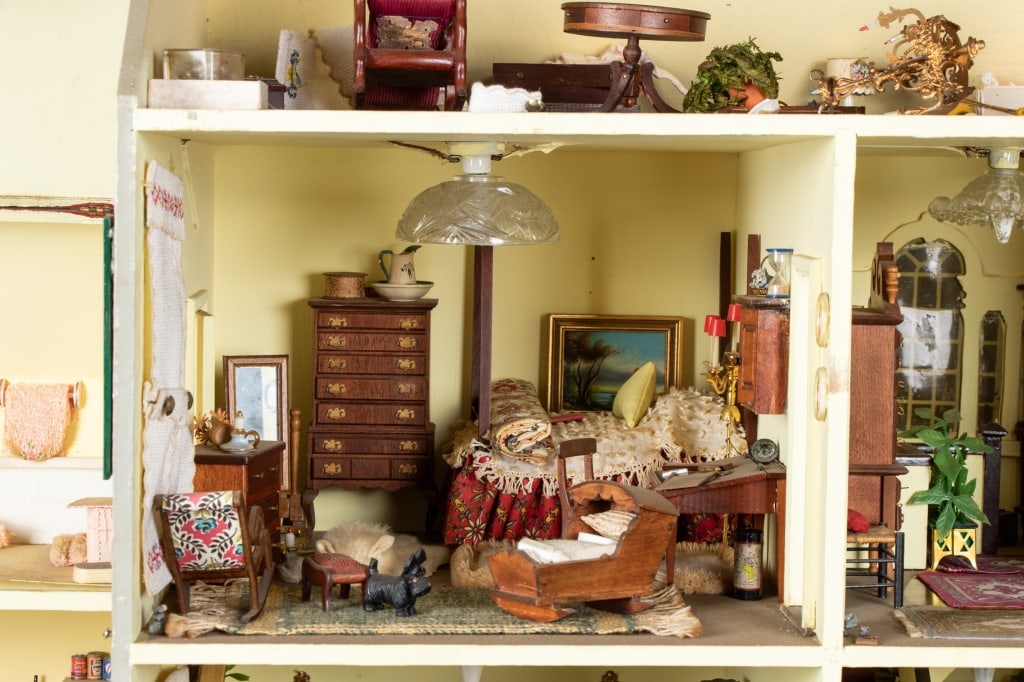 COLONIAL MANSION DOLLHOUSE - 6