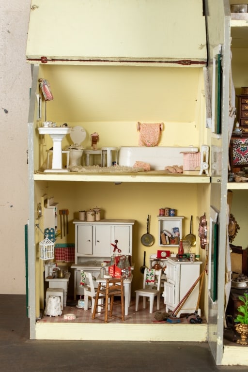 COLONIAL MANSION DOLLHOUSE - 9