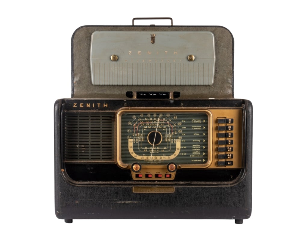 ZENITH TRANS-OCEANIC RADIO: Zenith Trans-Oceanic radio with leather case. Approximate dimensions: h. 11.5", w. 17.5", d. 8" Disclaimer: Participating bidders must have a credit card on file with LiveAuctioneers in order for