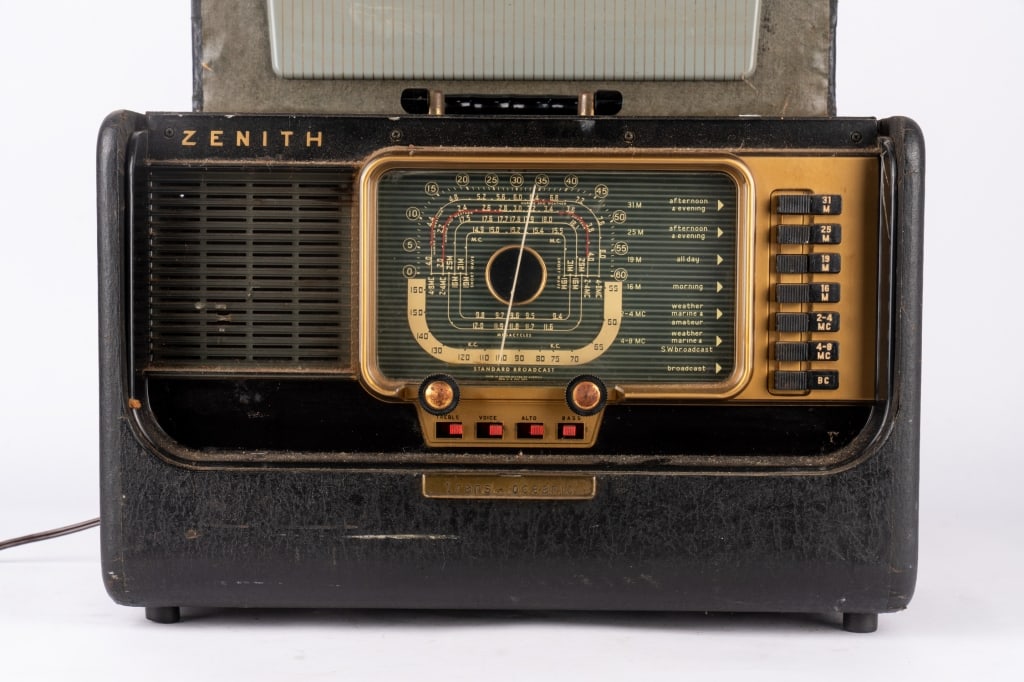 ZENITH TRANS-OCEANIC RADIO - 2