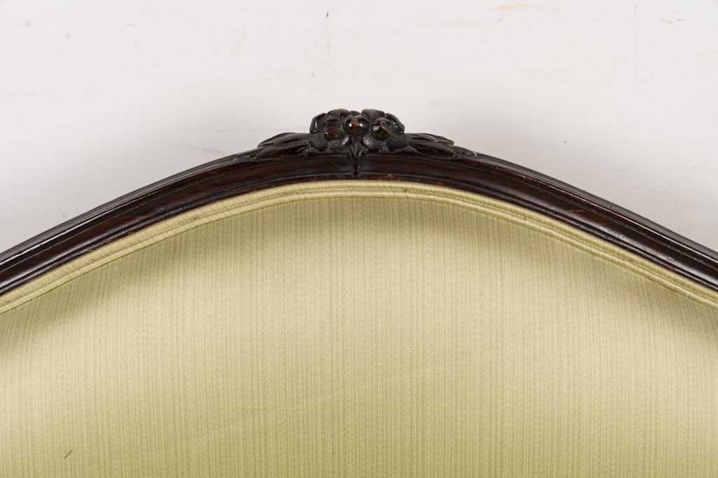 MAHOGANY CAMELBACK WINDOW BENCH - 3