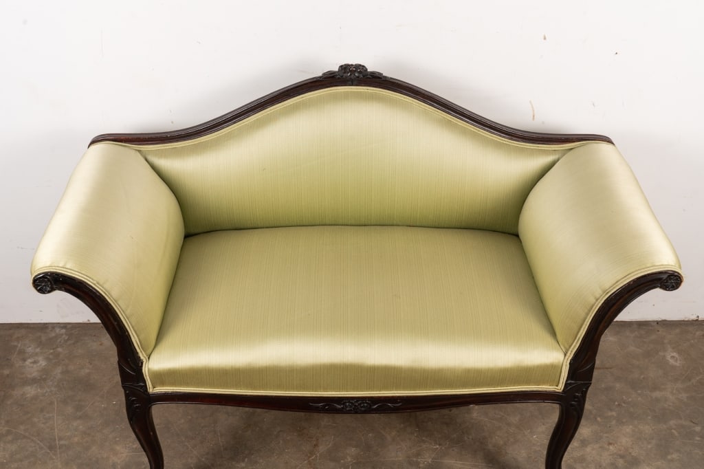 MAHOGANY CAMELBACK WINDOW BENCH - 6