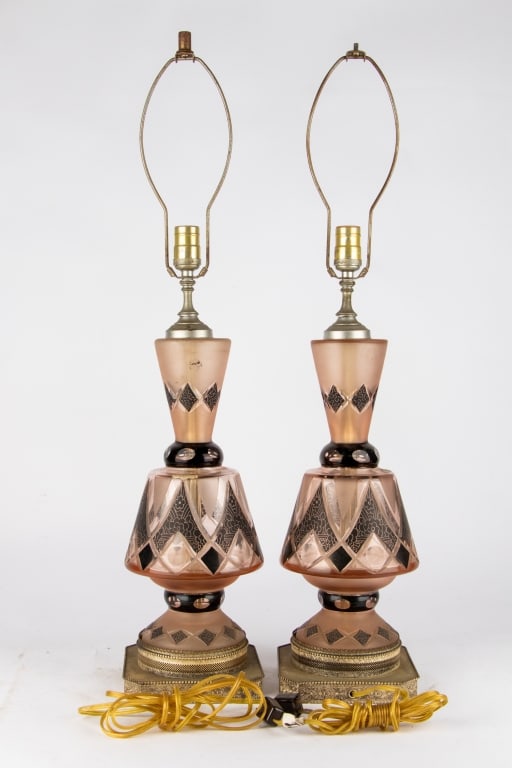 PAIR OF MID-CENTURY CUT CRYSTAL TABLE LAMPS - 3