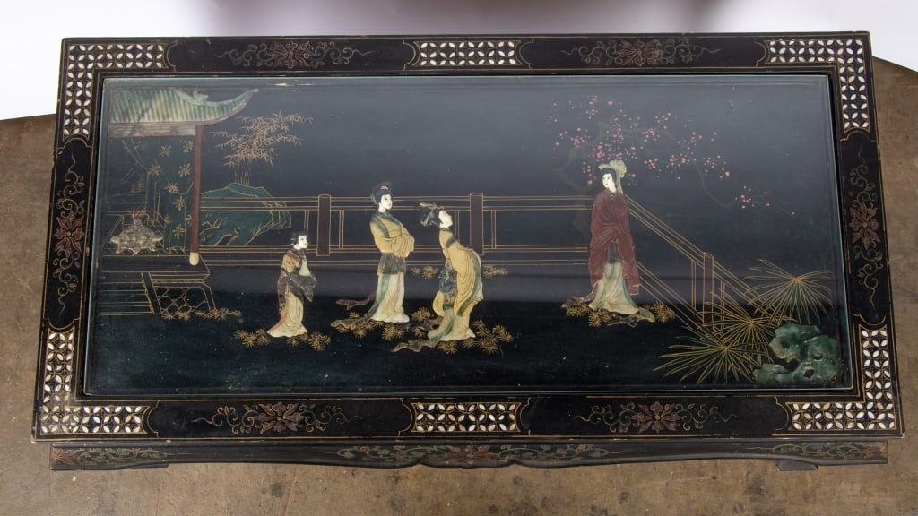 VINTAGE BLACK LACQUER COFFEE TABLE - 4