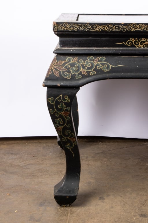VINTAGE BLACK LACQUER COFFEE TABLE - 8