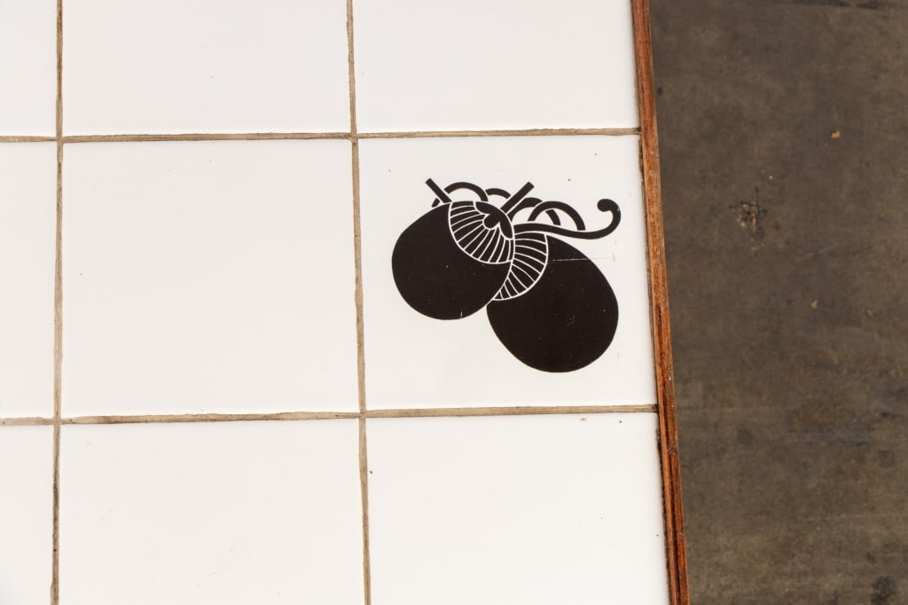 MID-CENTURY TILE TOP COFFEE TABLE - 7