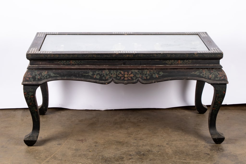 VINTAGE BLACK LACQUER COFFEE TABLE - 2