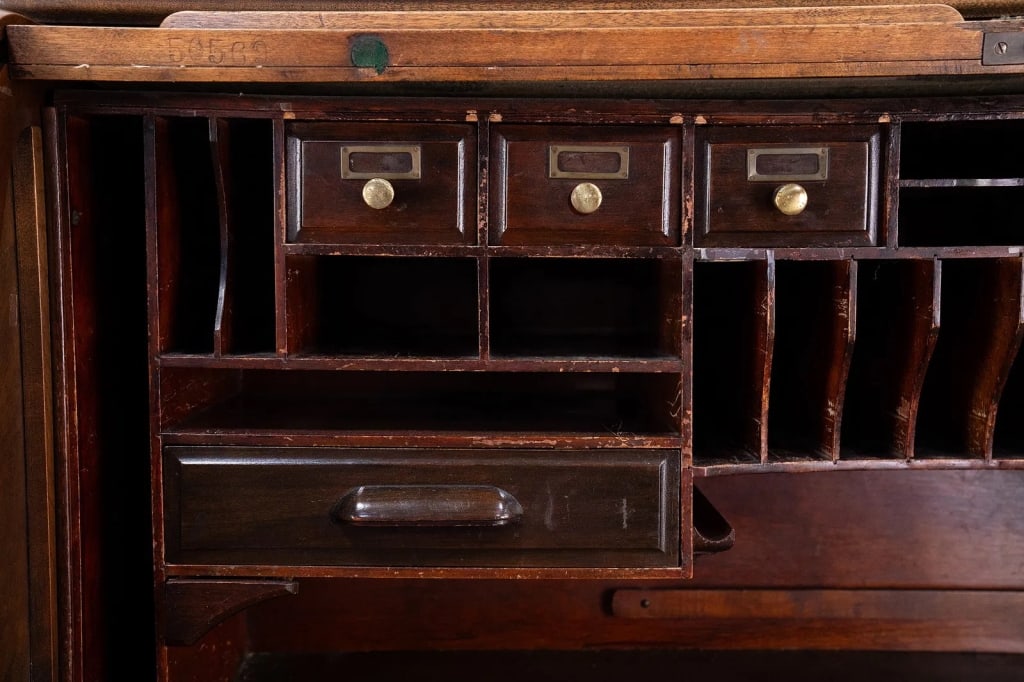 ENGLISH EDWARDIAN OAK ROLL TOP DESK - 7