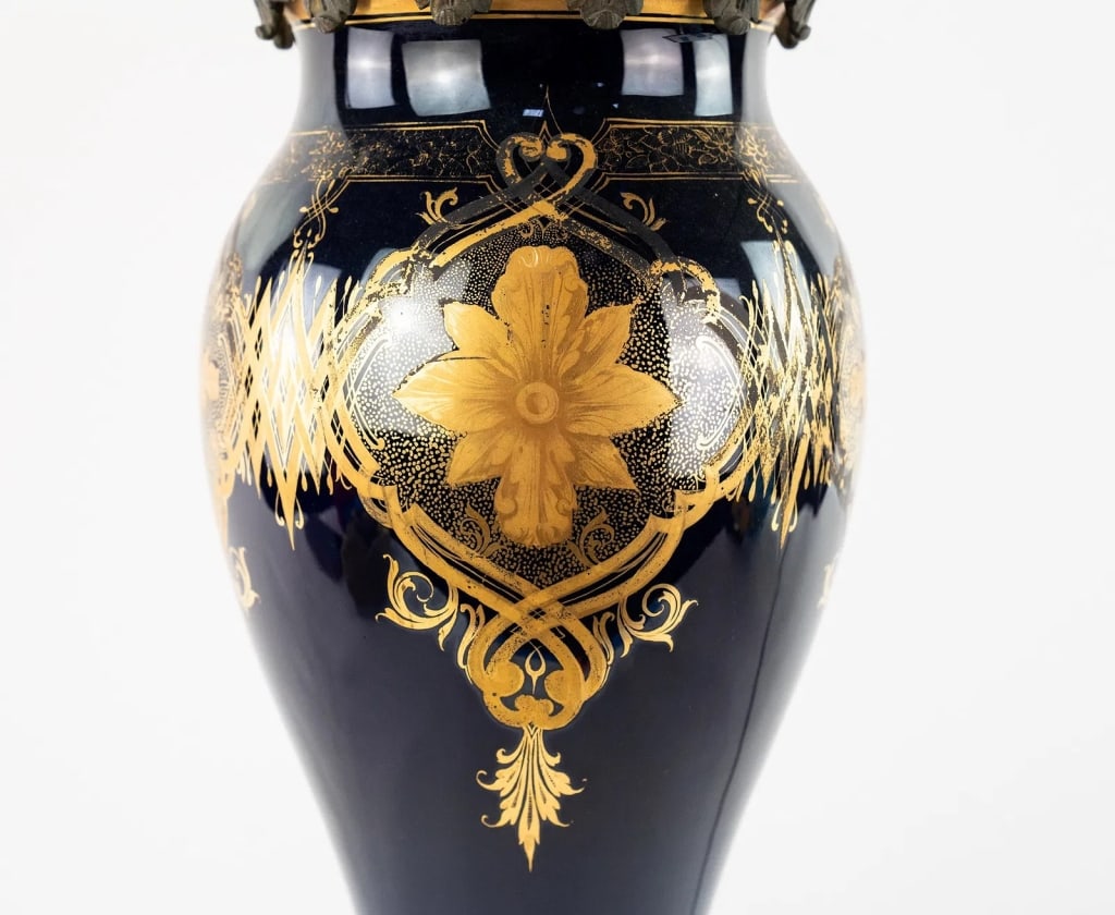 PAIR OF 19TH C. FRENCH PORCELAIN TABLE LAMPS - 6