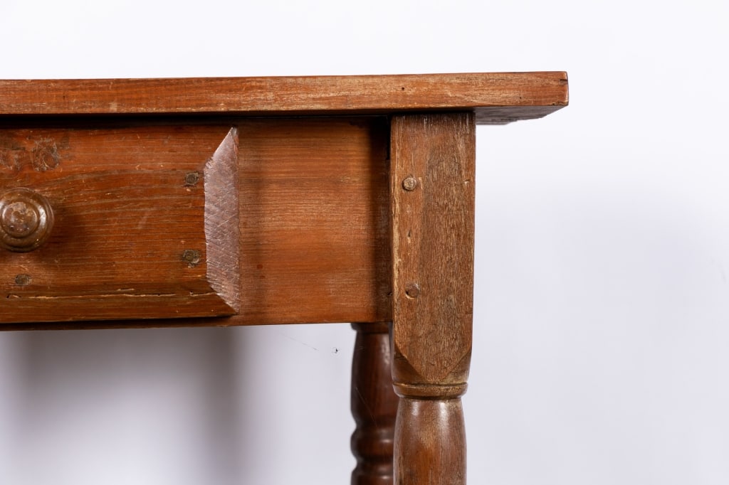AMERICAN SHERATON STYLE SIDE TABLE - 5
