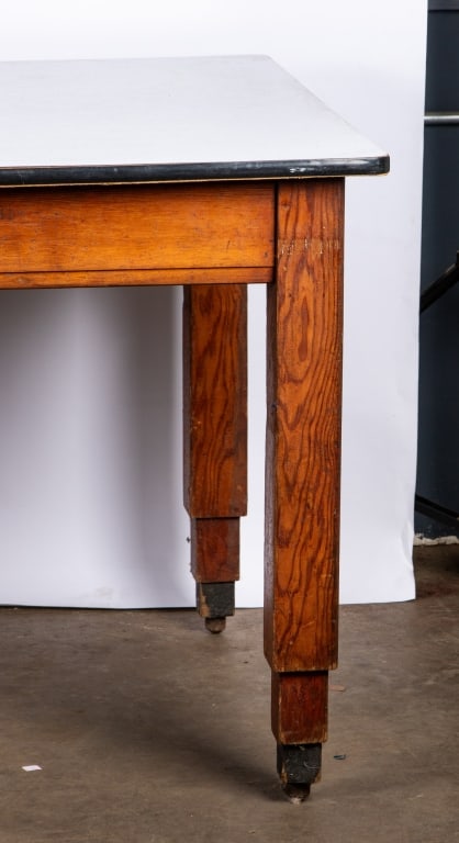 MID CENTURY DINING TABLE - 3