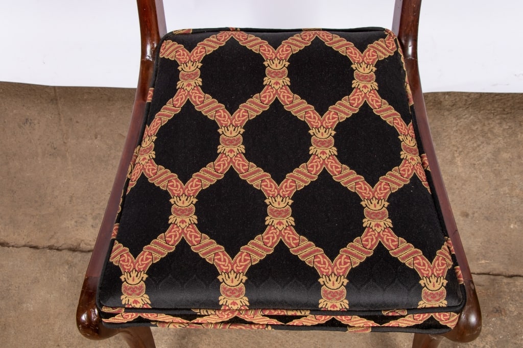 SET OF 6 REGENCY STYLE DINING CHAIRS - 6