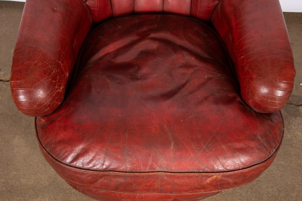 VINTAGE CHESTERFIELD STYLE TUFTED LEATHER ARMCHAIR - 4
