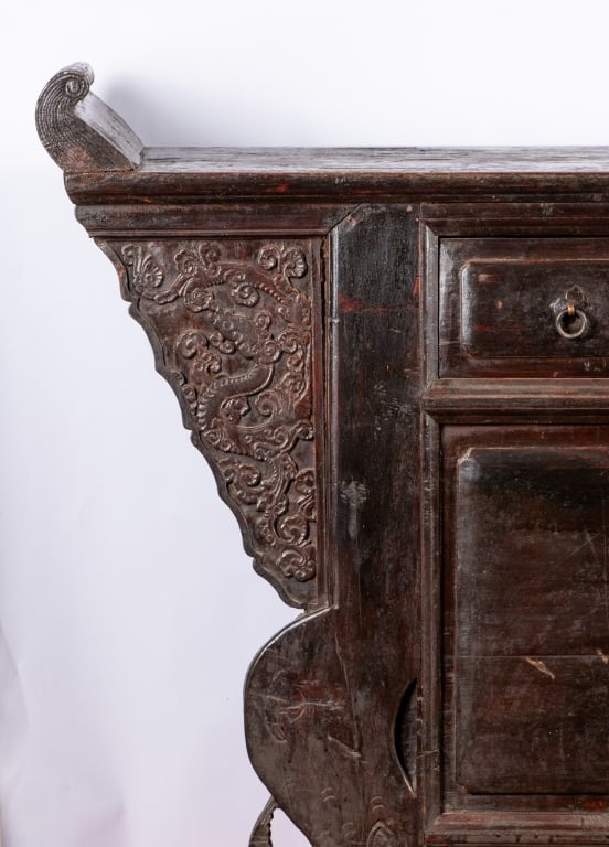 19TH C. CHINESE ALTAR CABINET - 3
