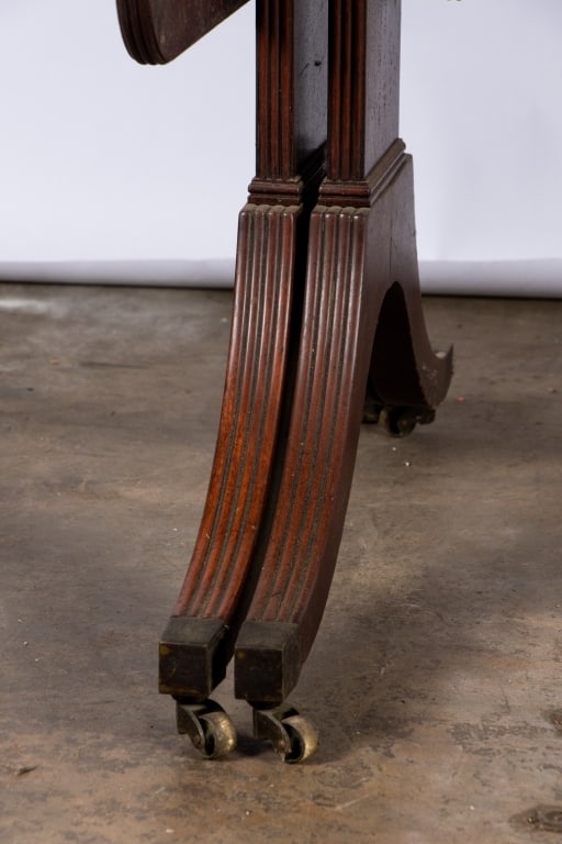 19TH C. HEPPLEWHITE STYLE WALNUT DROP LEAF TABLE - 7