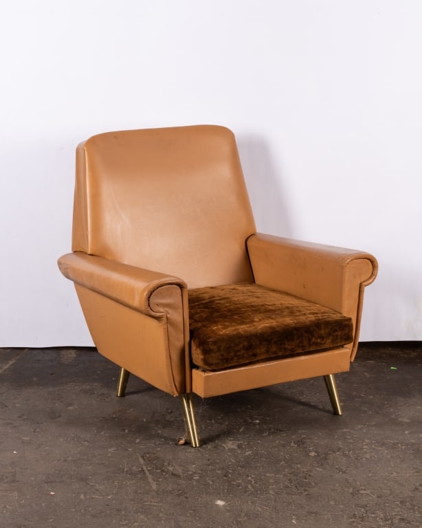 PAIR OF MODERNIST ITALIAN ARMCHAIRS - 2