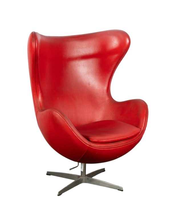 ARNE JACOBSEN STYLE EGG CHAIR: Arne Jacobsen style egg chair with chrome base. Approximate dimensions: h. 44.5", w. 30", d. 26" Disclaimer: Participating bidders must have a credit card on file with LiveAuctioneers in order for