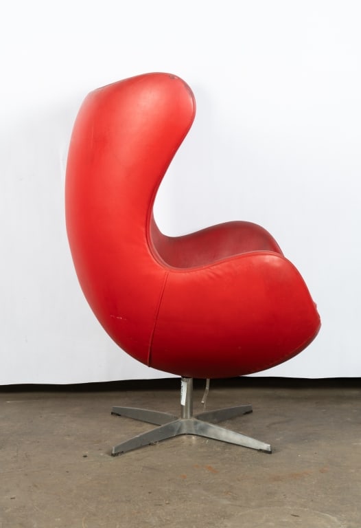 ARNE JACOBSEN STYLE EGG CHAIR - 3