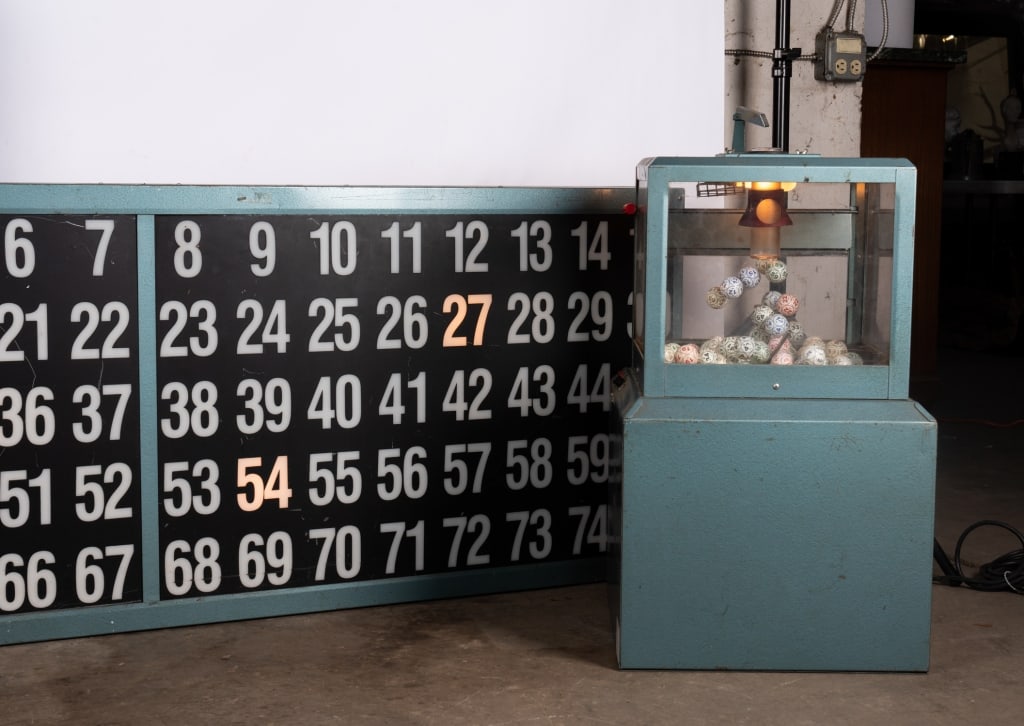 VINTAGE COMMERCIAL BINGO MACHINE W/BINGO BOARD - 4