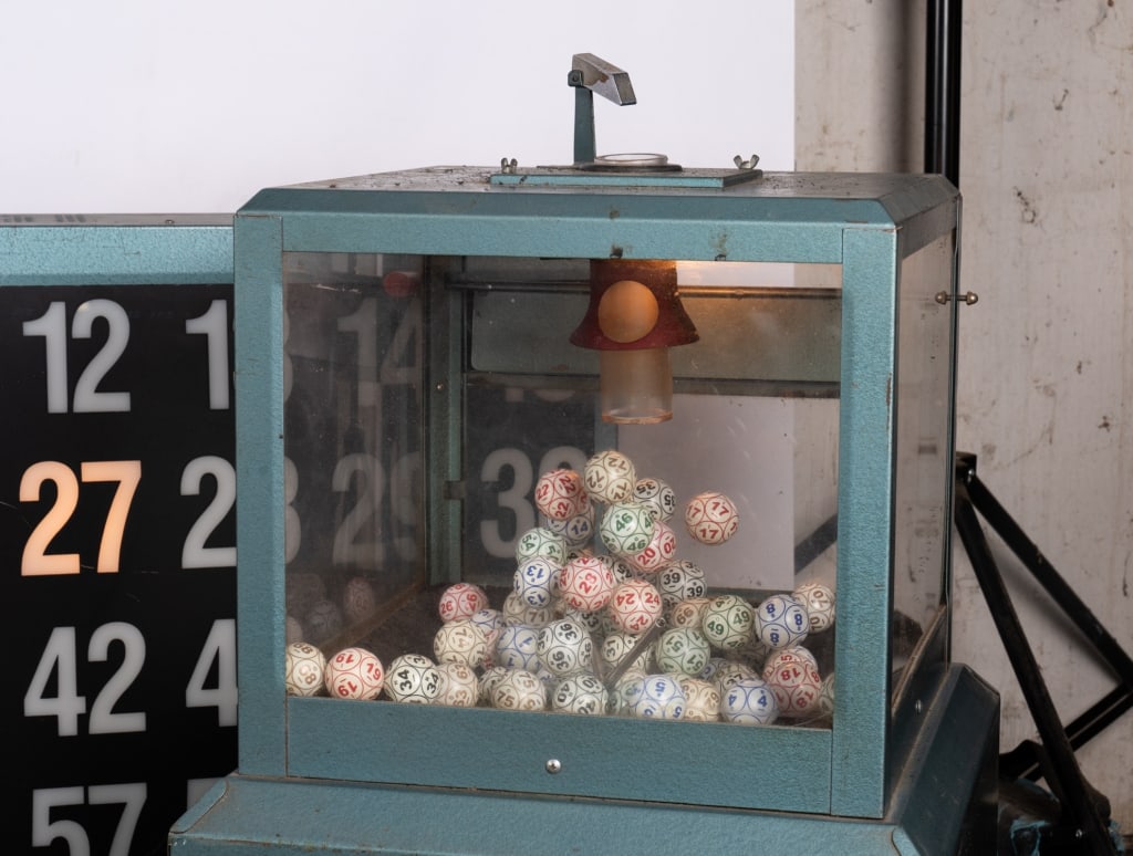 VINTAGE COMMERCIAL BINGO MACHINE W/BINGO BOARD - 5