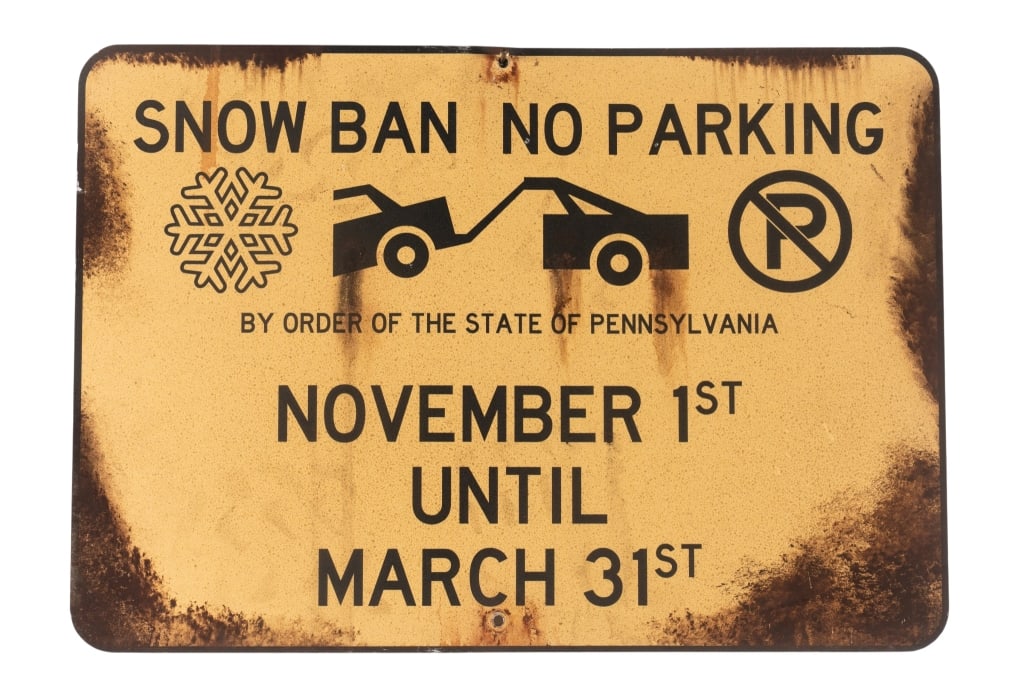 SNOW BAN NO PARKING SIGN (1 of 2)