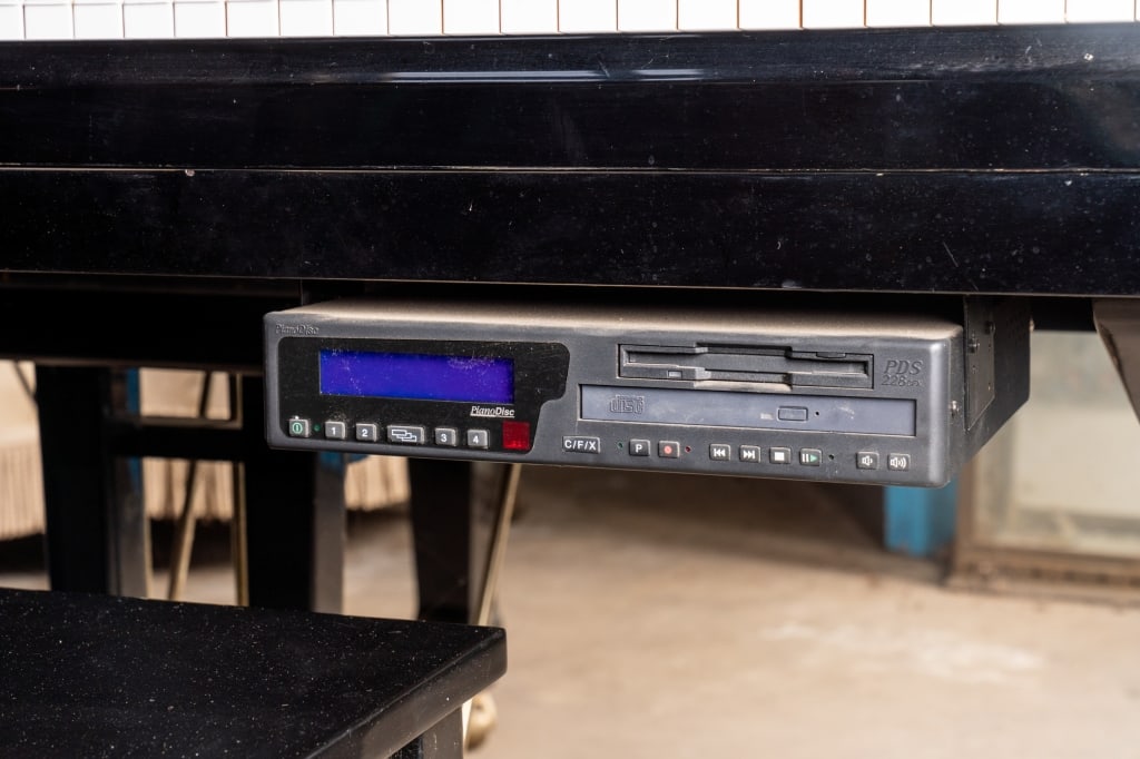 BERGMANN BABY GRAND PIANO W/PLAYER SYSTEM - 12