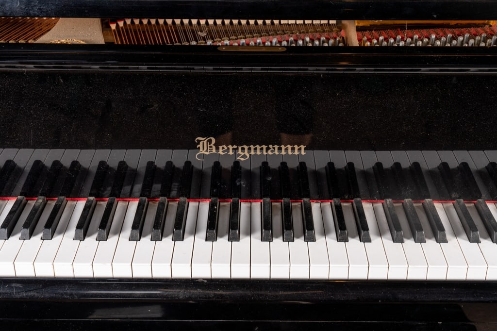 BERGMANN BABY GRAND PIANO W/PLAYER SYSTEM - 6