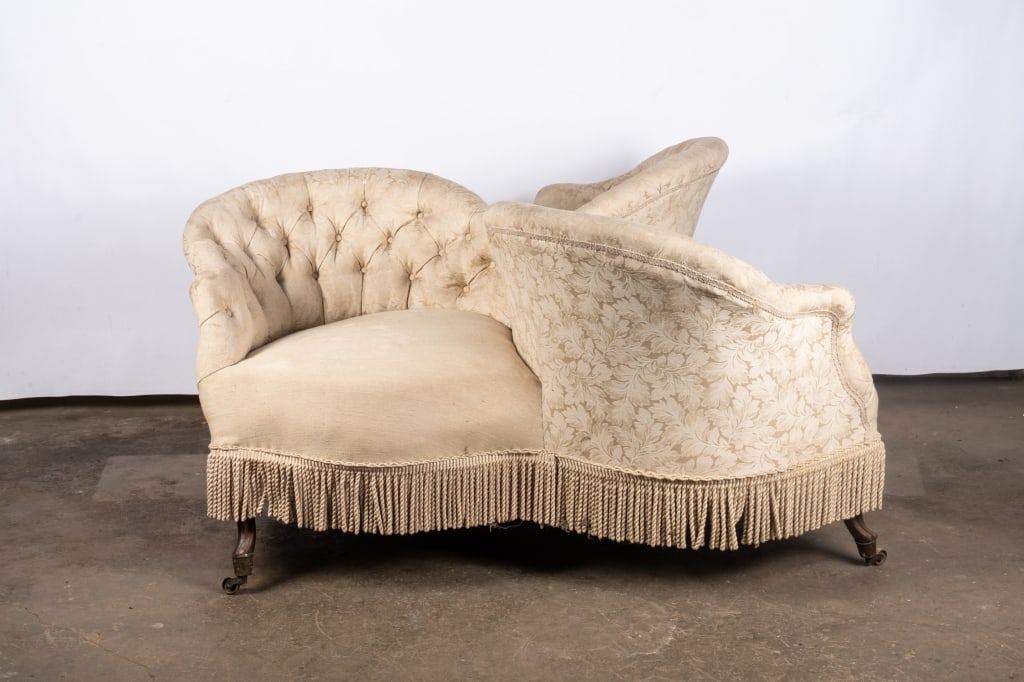 VICTORIAN STYLE TETE-A-TETE CONVERSATIONAL SOFA - 3