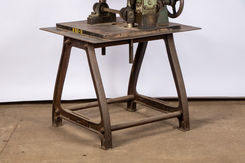 ADJUSTABLE INDUSTRIAL WORK TABLE - 3