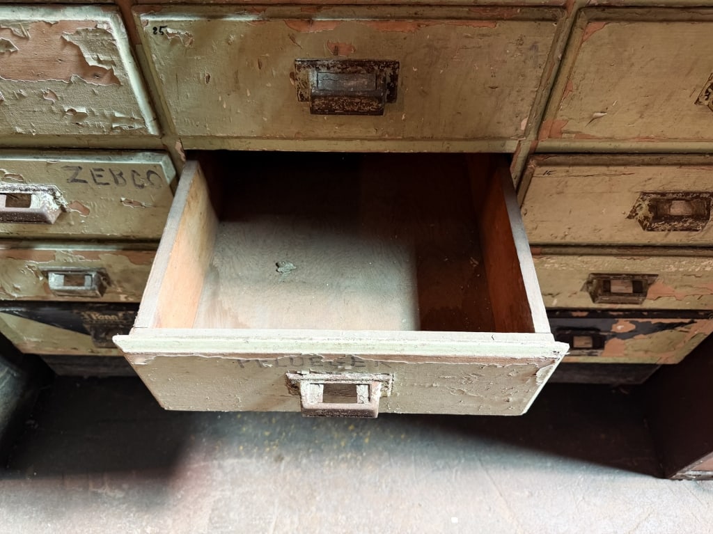 VINTAGE INDUSTRIAL CABINET WITH MAGNIFYING LAMP - 6