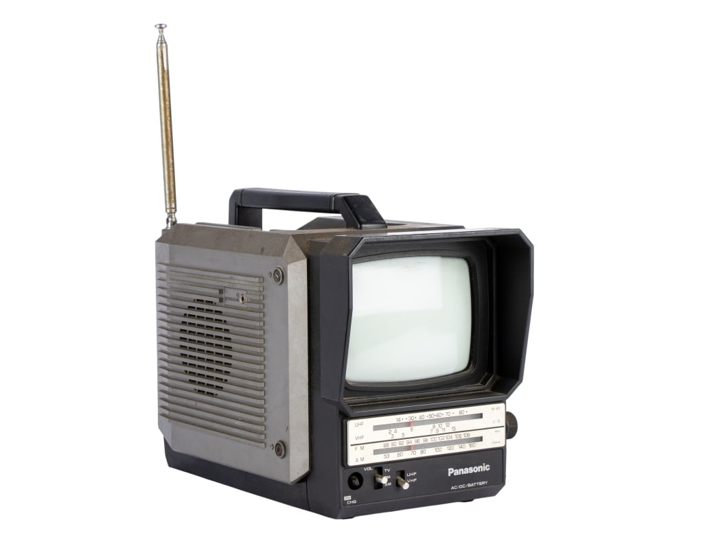 VINTAGE PANASONIC PORTABLE AM/FM TELEVISION (1 of 6)