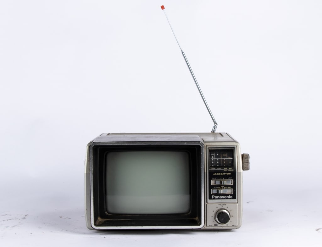 VINTAGE PANASONIC PORTABLE TV - 2