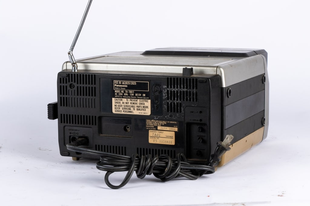 VINTAGE PANASONIC PORTABLE TV - 5