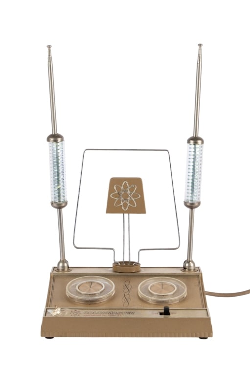 COLORMASTER ATOMIC TELEVISION ANTENNA: Colormaster atomic television antenna. Approximate dimensions: h. 48", w. 8.5", d. 6.5" Disclaimer: Participating bidders must have a credit card on file with LiveAuctioneers in order for their