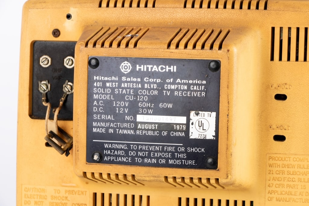 VINTAGE HITACHI PORTABLE TV - 6
