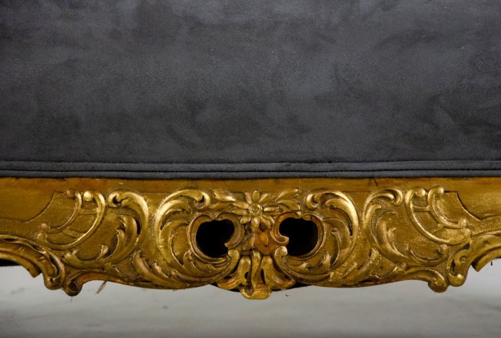 ANTIQUE FRENCH ROCOCO STYLE GREY TUFTED SETTEE - 4