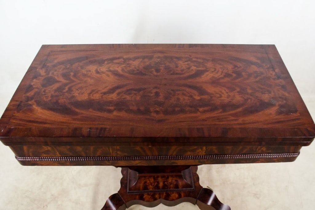 19TH C. MAHOGANY BURLWOOD OCCASIONAL TABLE - 2