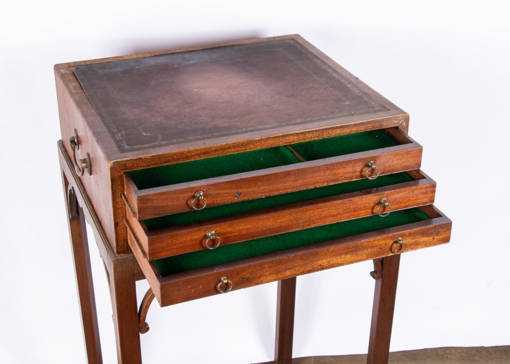 PAIR OF CHIPPENDALE STYLE JEWELRY CASES ON STANDS - 3