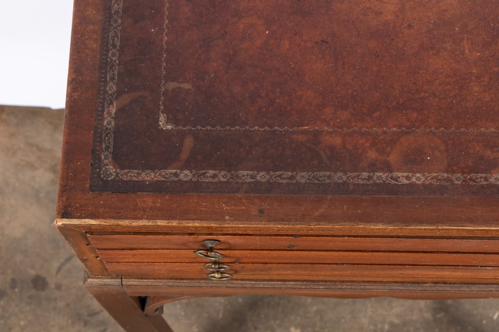PAIR OF CHIPPENDALE STYLE JEWELRY CASES ON STANDS - 8