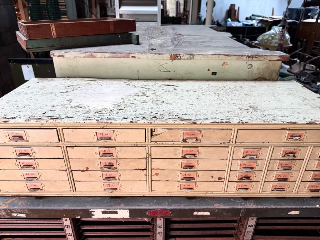 VINTAGE INDUSTRIAL 28 DRAWER CABINET - 4