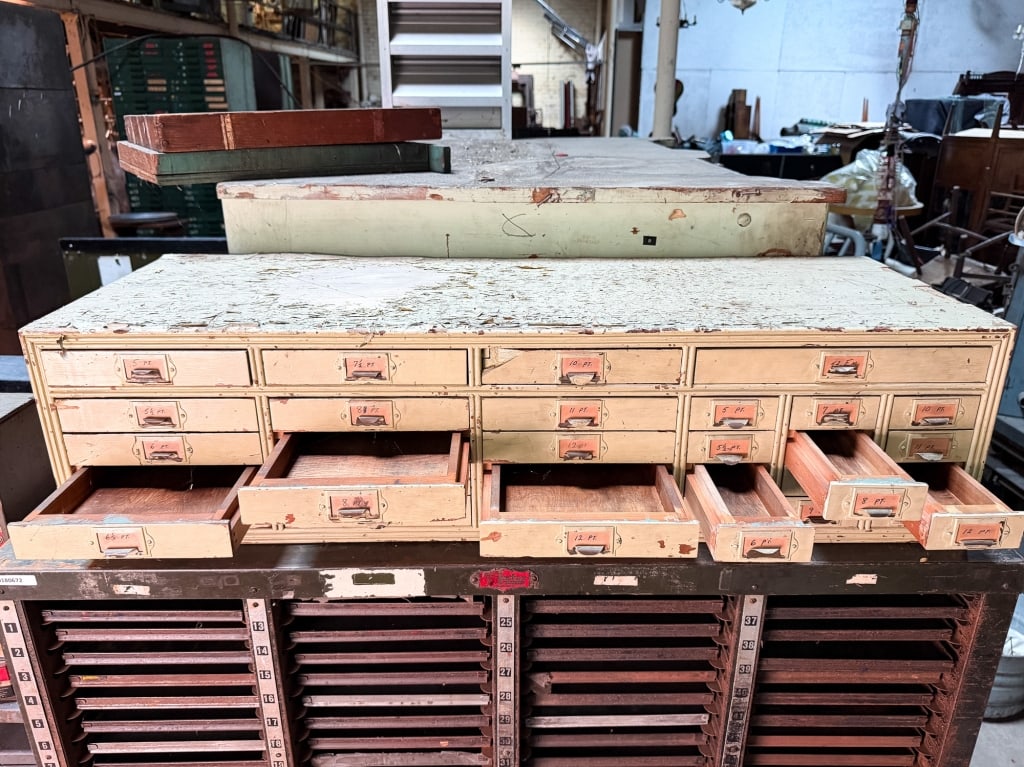 VINTAGE INDUSTRIAL 28 DRAWER CABINET - 5