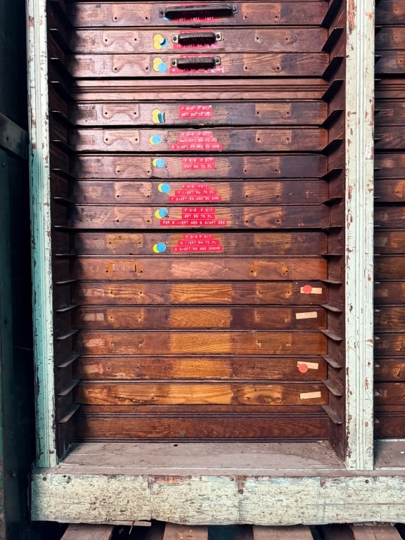 MONUMENTAL LUDLOW OAK MULTI DRAWER CABINET - 3